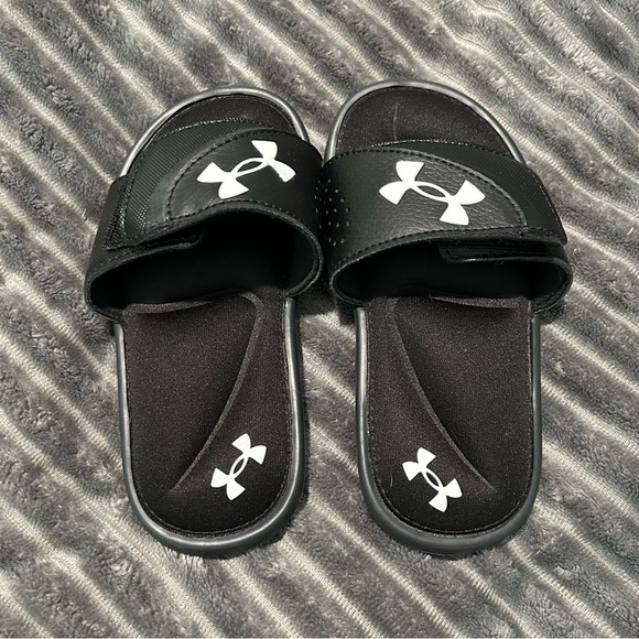 FINAL CALL -NWOT Under Armour Kids Slides - size 12 - Picture 2 of 4